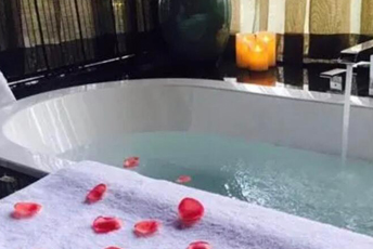 西安未央区水疗池中的失重冥想:当身体学会漂浮